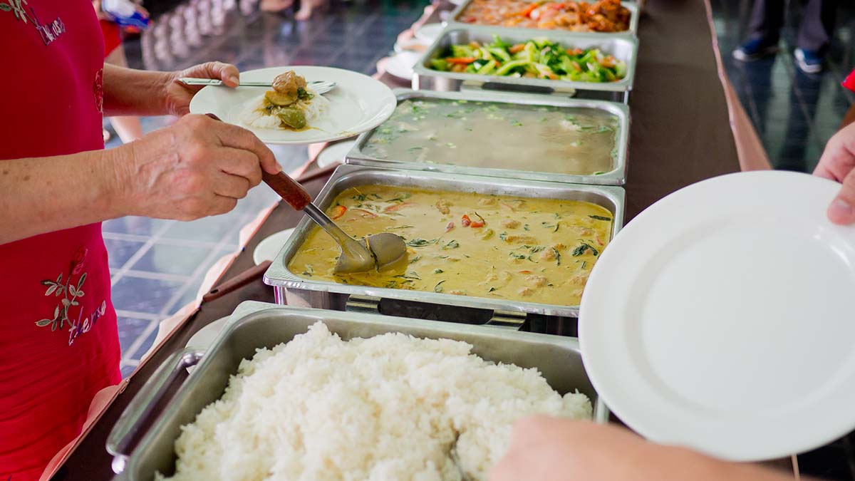 choose-the-right-catering-service